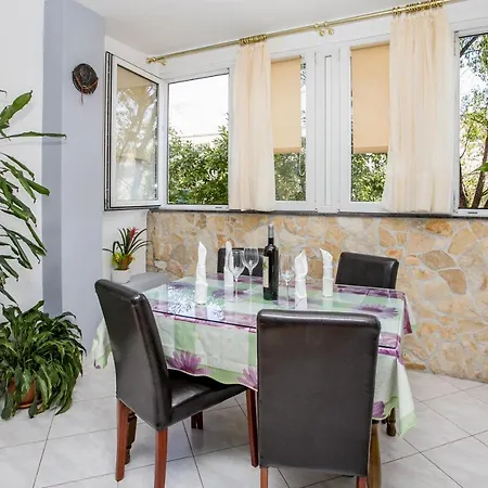 Apartman Danci Omis Exterior photo