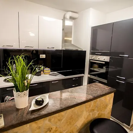 Apartman Danci Omis Exterior photo