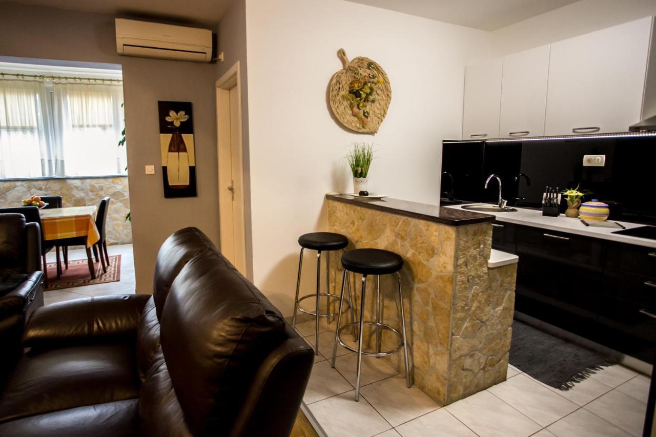 Danci Apartment *